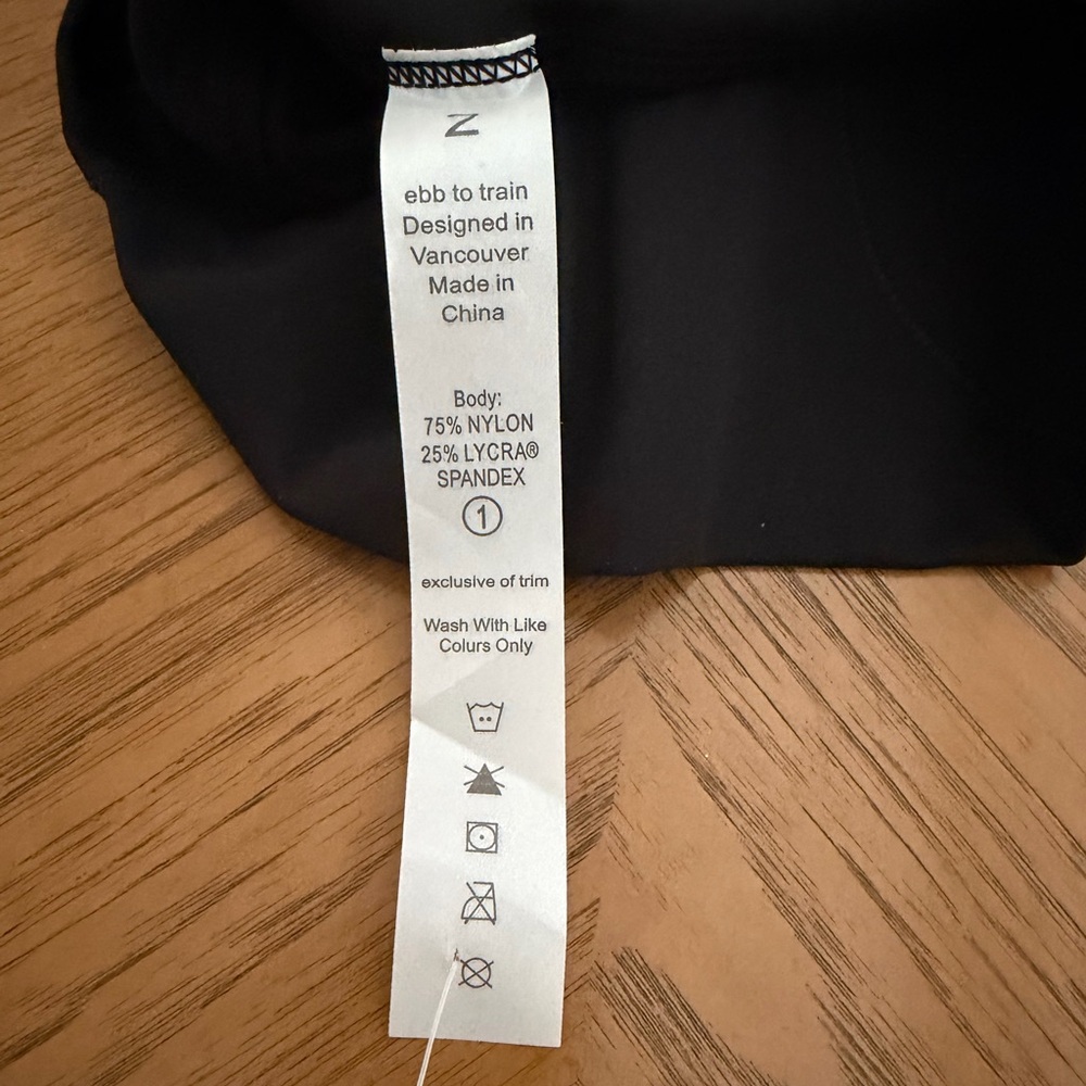 ALO Yoga Black Leggings NWT Size 2 - Picture 8 of 11